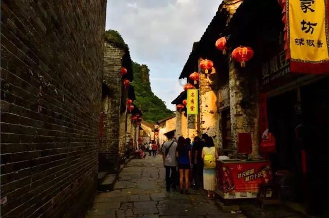 困在俱乐部的少女